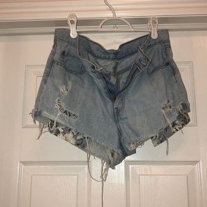 Levi distressed shorts!